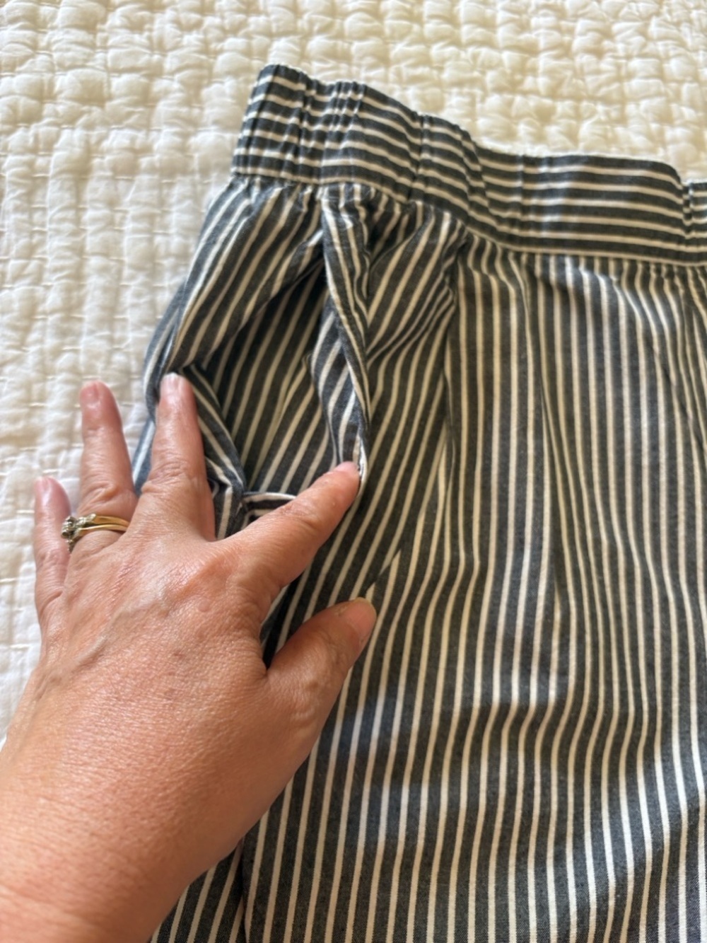 Uniqlo Striped Black/Blue and White Women's Cotton Elastic-Waist Shorts EUC M - Picture 4 of 8